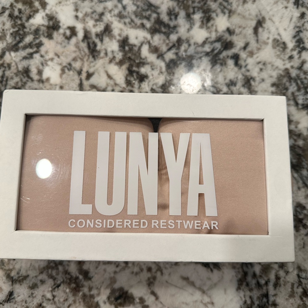 Lunya Washable Silk Sleep Mask in Delicate Pink- Brand New in Box